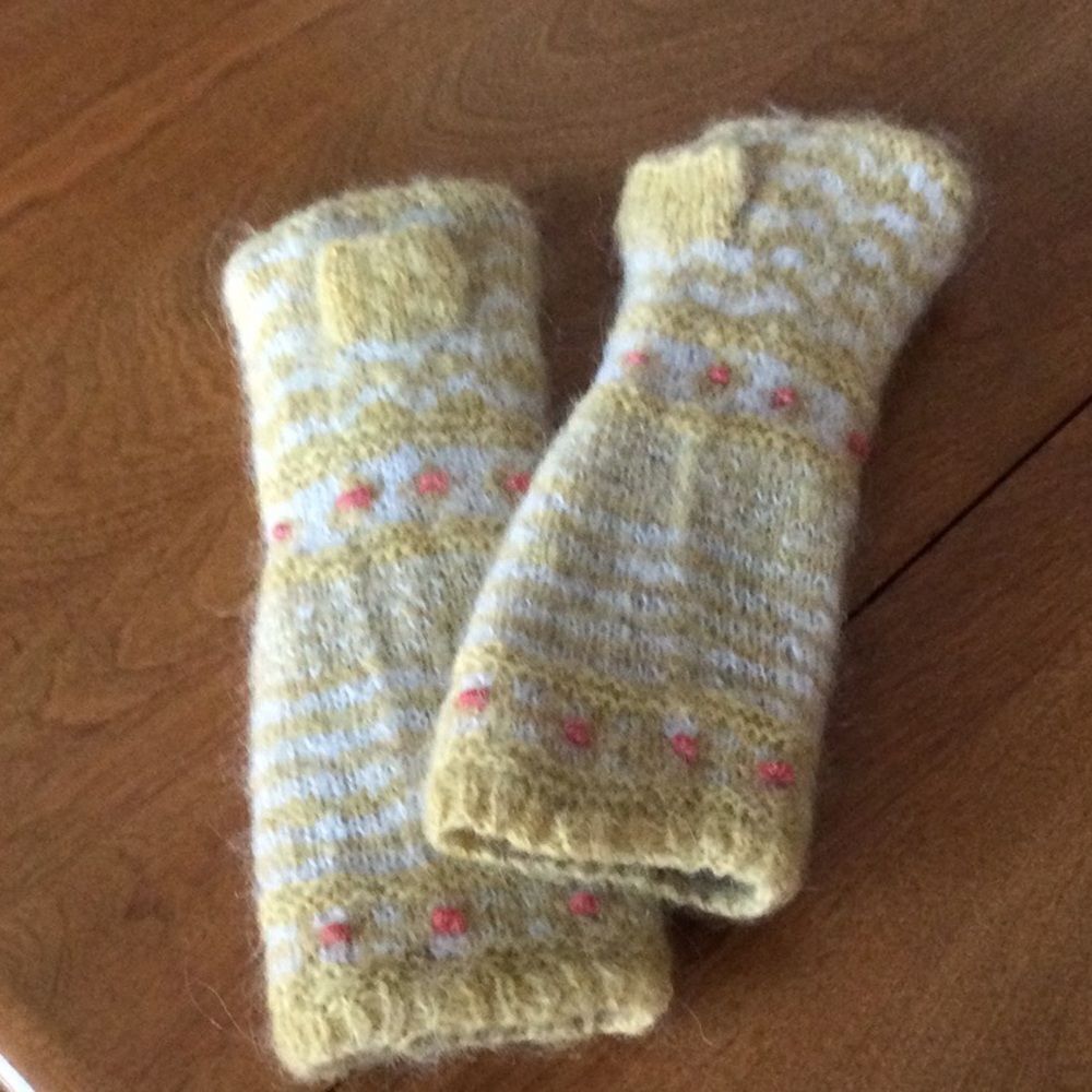 French Knot hand warmers